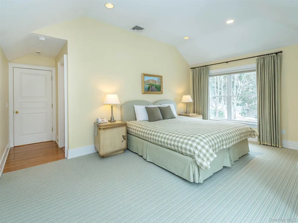 18 Harriman Drive Sands Point NY 11050