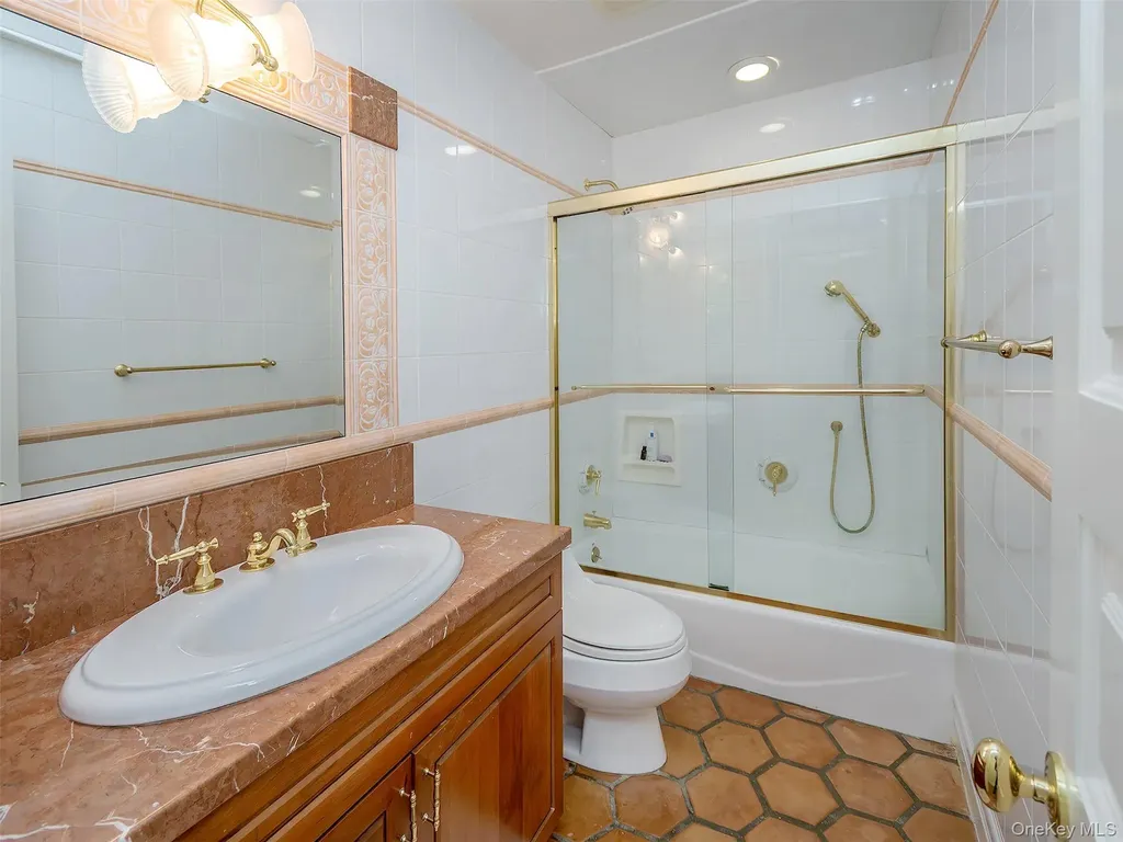 18 Harriman Drive Sands Point NY 11050