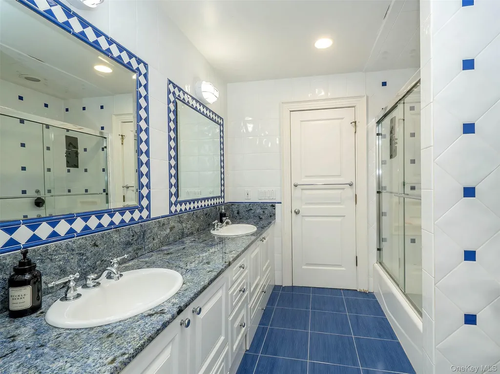 18 Harriman Drive Sands Point NY 11050