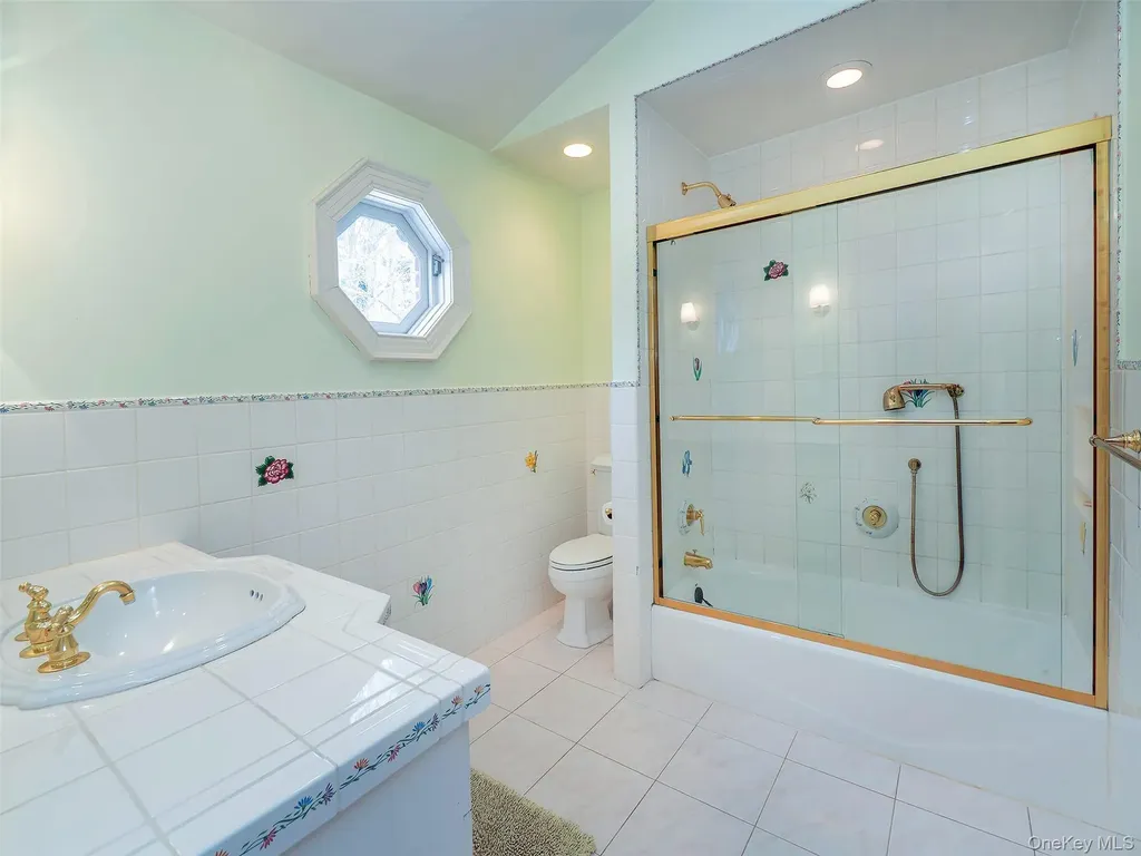 18 Harriman Drive Sands Point NY 11050
