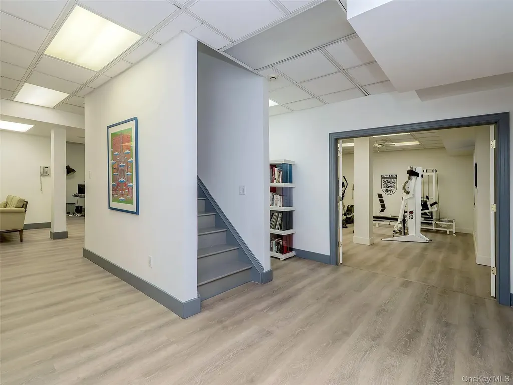 18 Harriman Drive Sands Point NY 11050