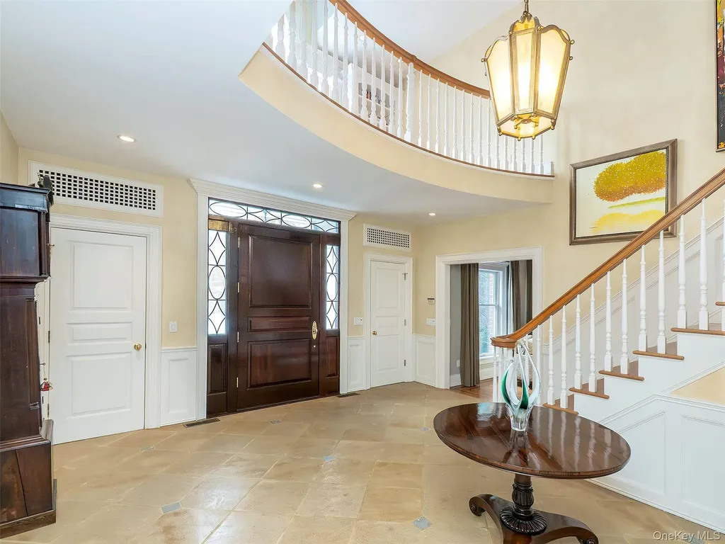 18 Harriman Drive Sands Point NY 11050