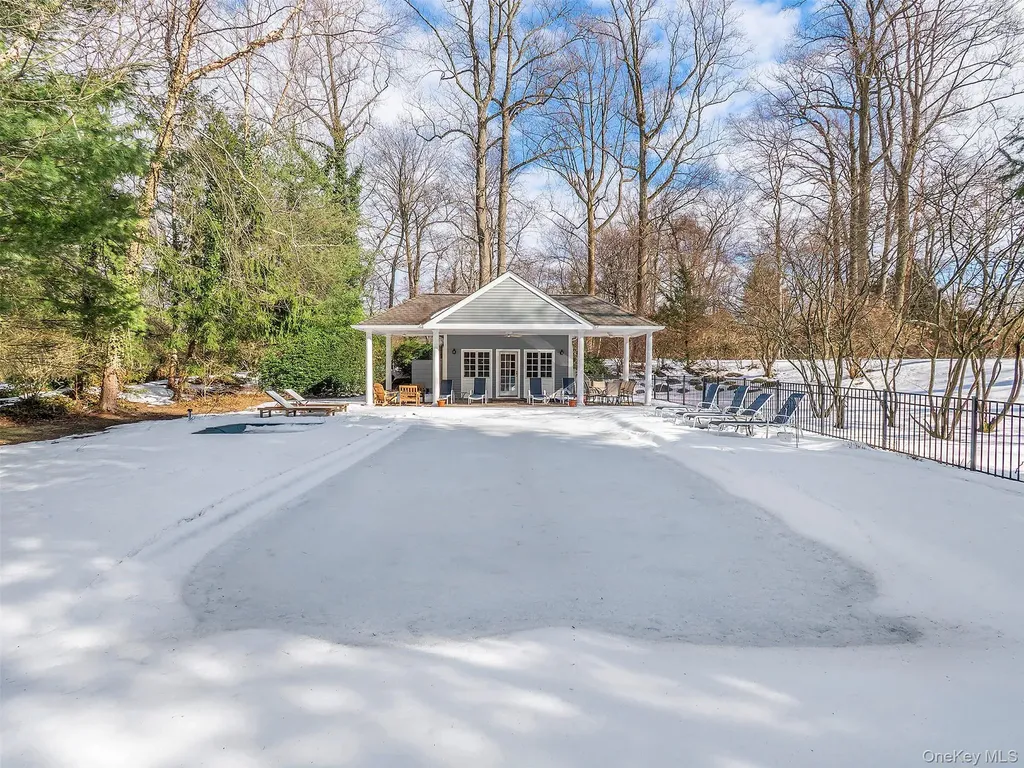 18 Harriman Drive Sands Point NY 11050