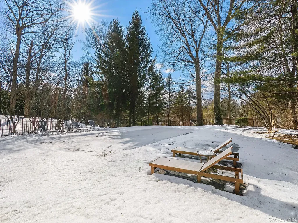 18 Harriman Drive Sands Point NY 11050