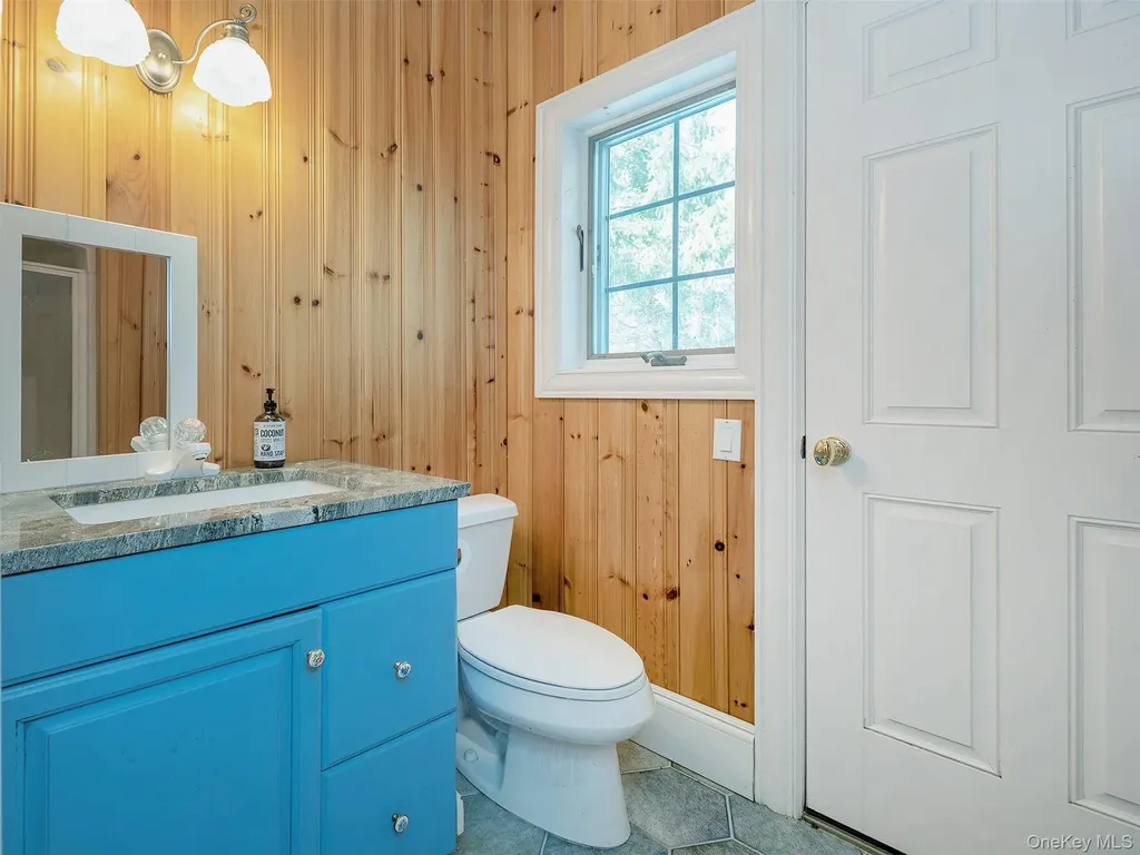 18 Harriman Drive Sands Point NY 11050