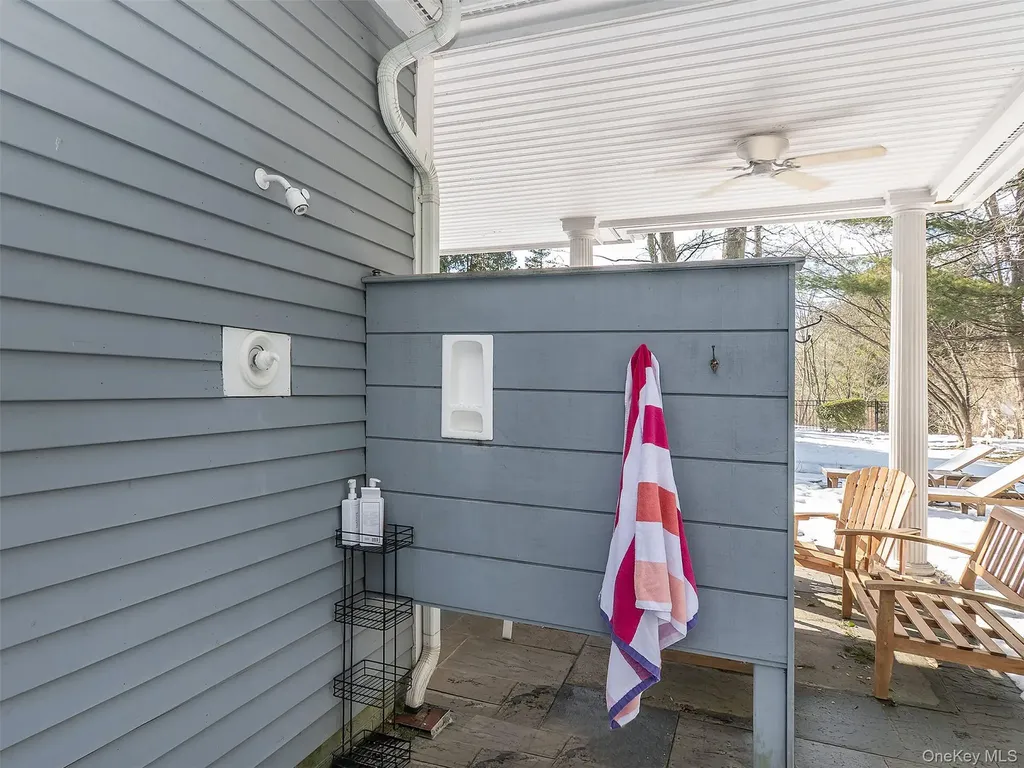18 Harriman Drive Sands Point NY 11050