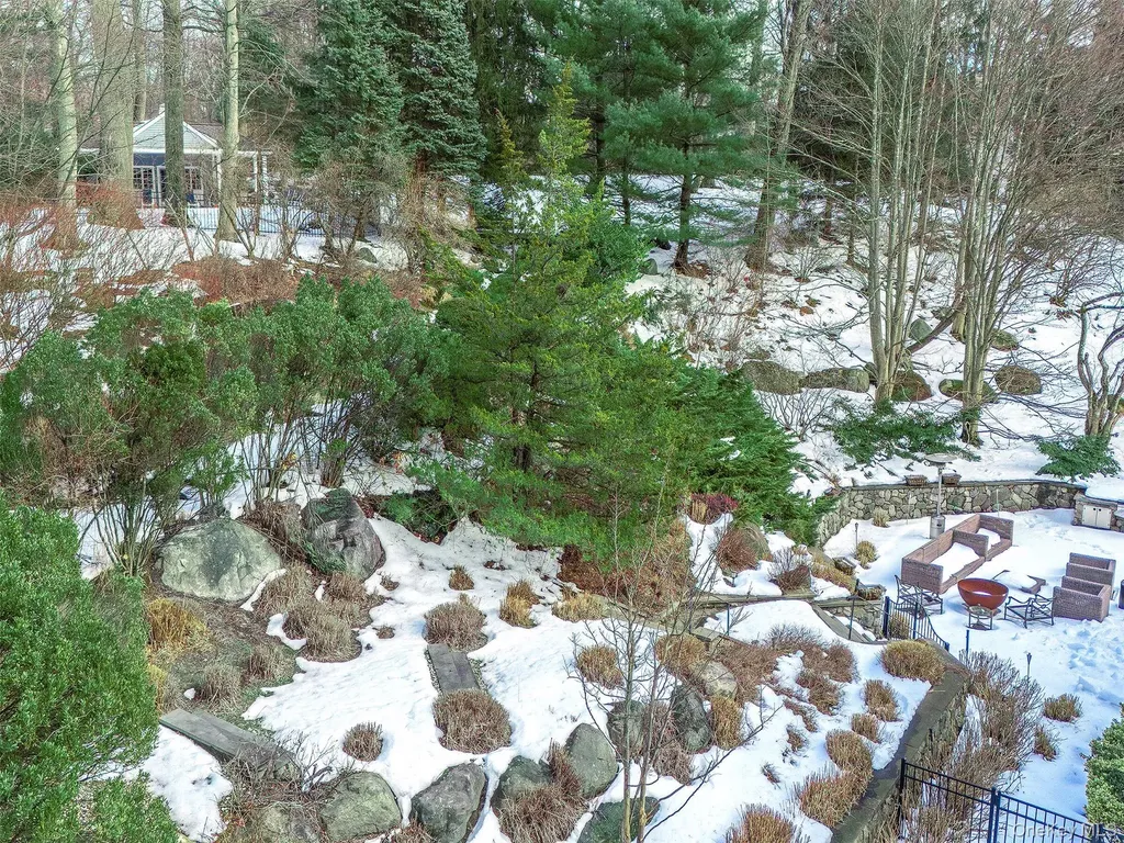 18 Harriman Drive Sands Point NY 11050