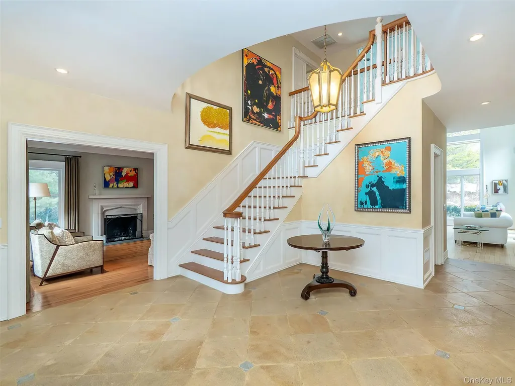 18 Harriman Drive Sands Point NY 11050