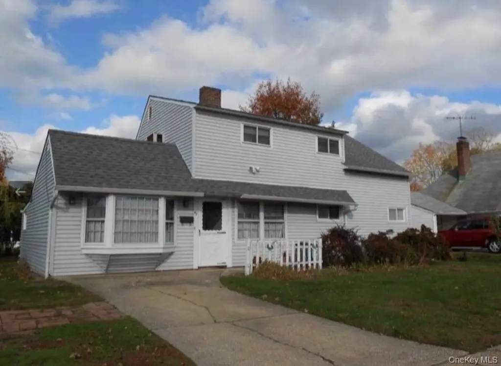 49 Spindle Road Hicksville NY 11801