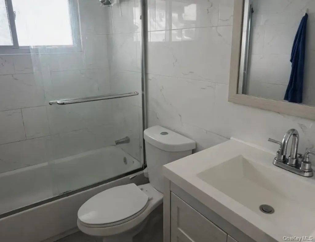 49 Spindle Road Hicksville NY 11801