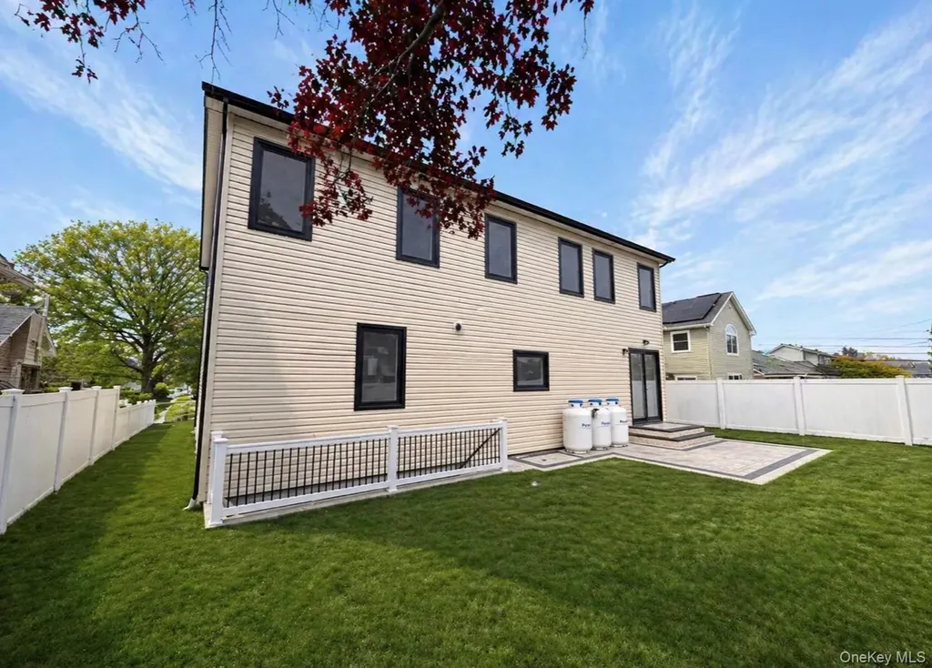 53 Blackbird Lane Levittown NY 11756