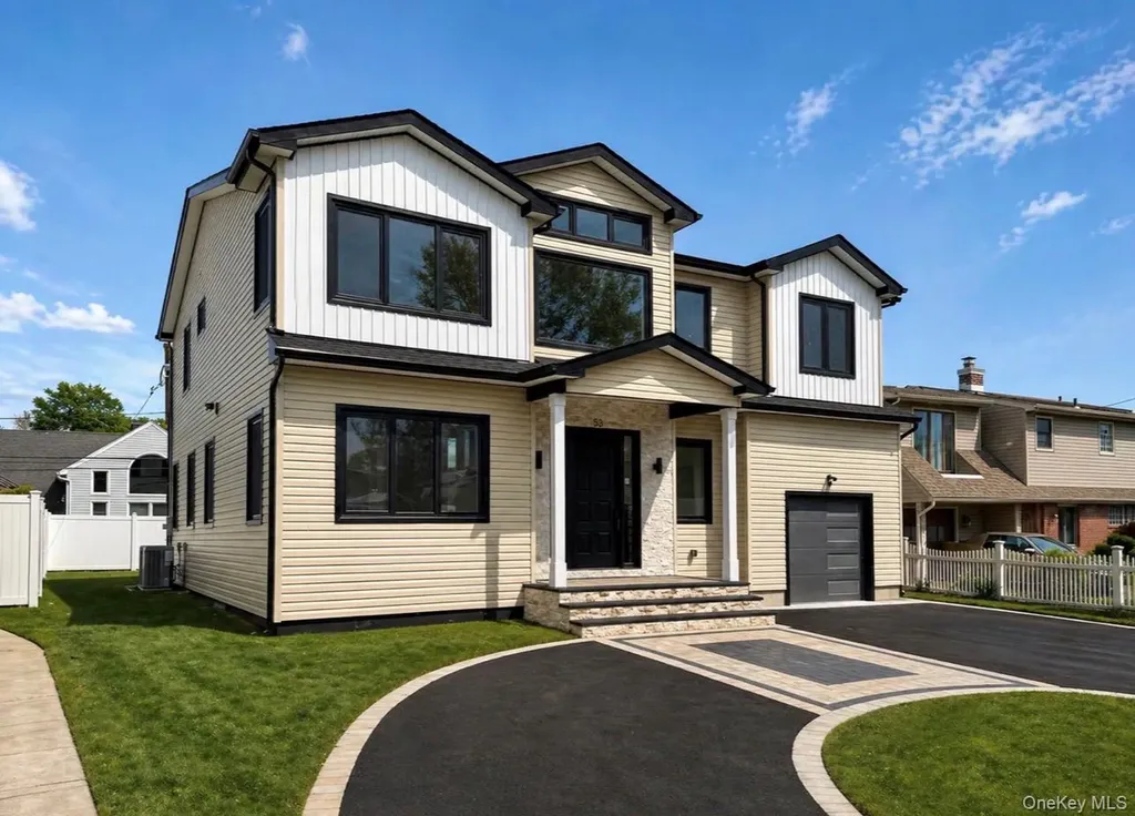 53 Blackbird Lane Levittown NY 11756