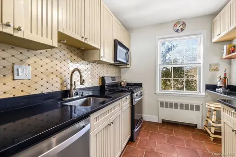 21 Fieldstone Drive Hartsdale NY 10530