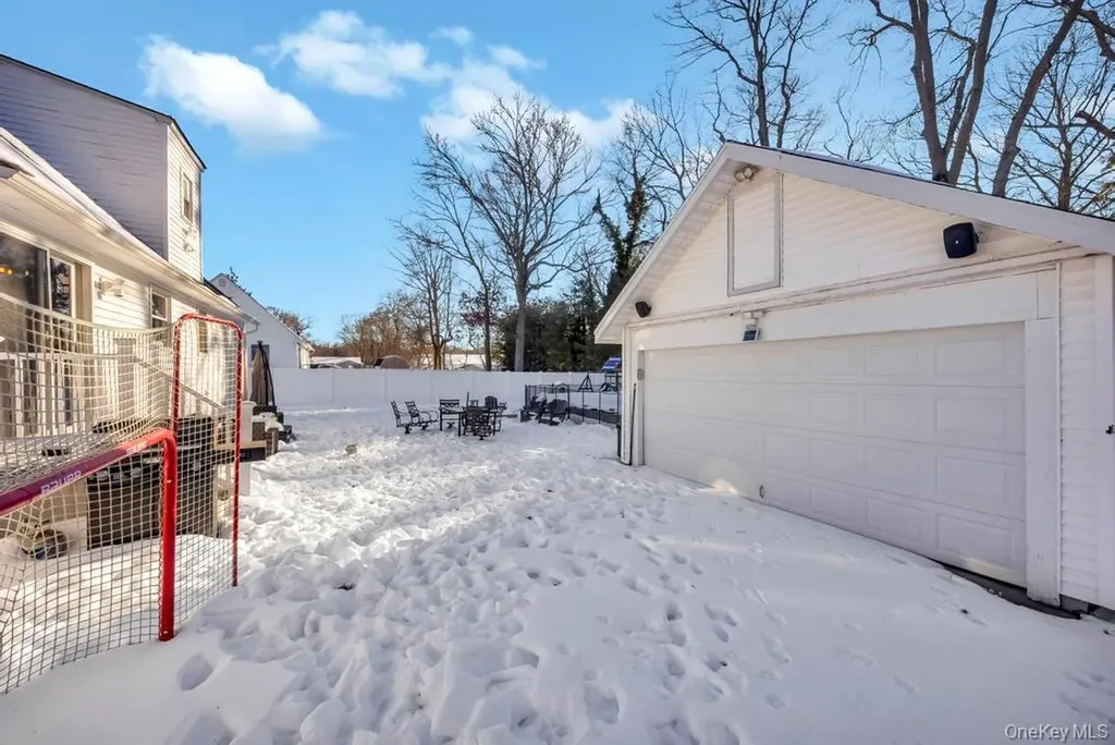 24 New Lane Selden NY 11784