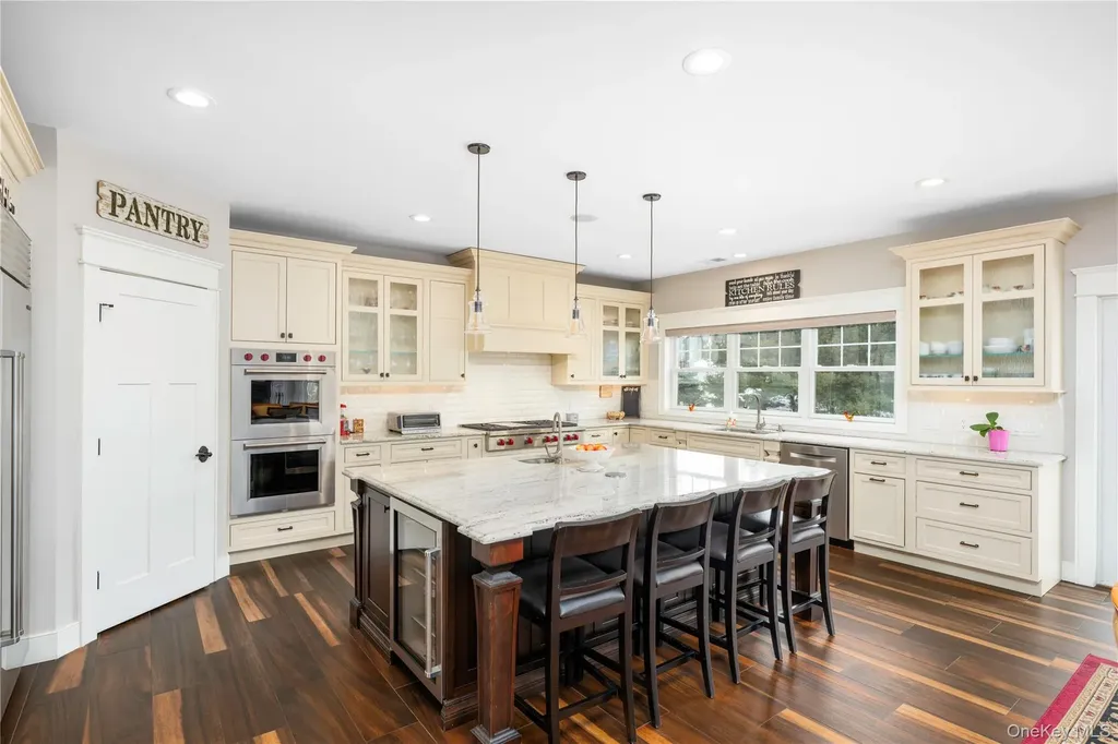 1016 Forest Glen New Windsor NY 12553