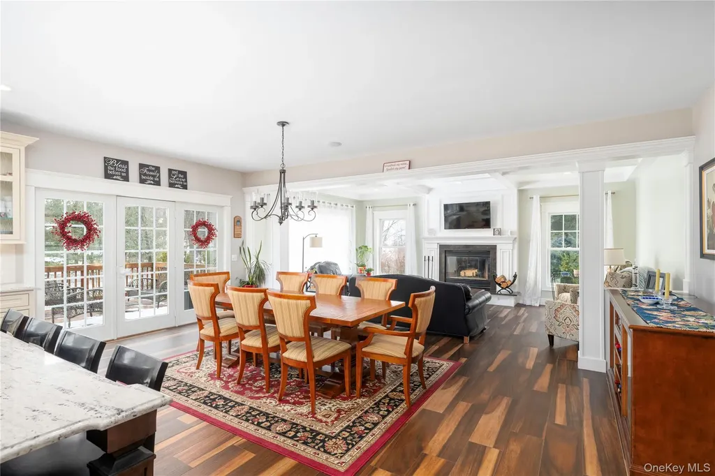 1016 Forest Glen New Windsor NY 12553