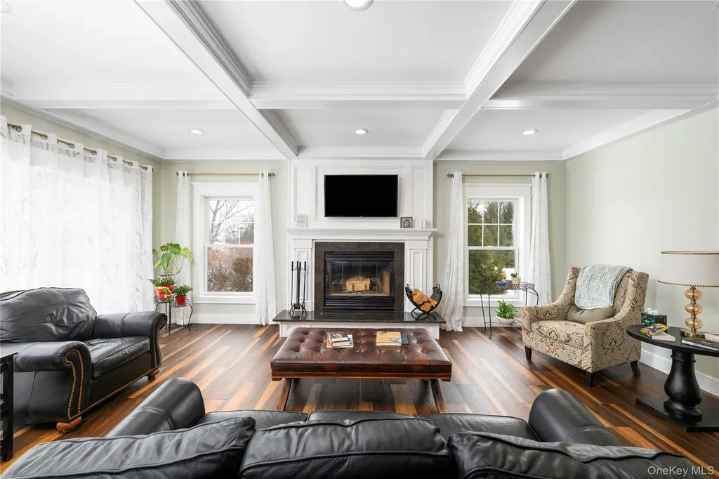 1016 Forest Glen New Windsor NY 12553