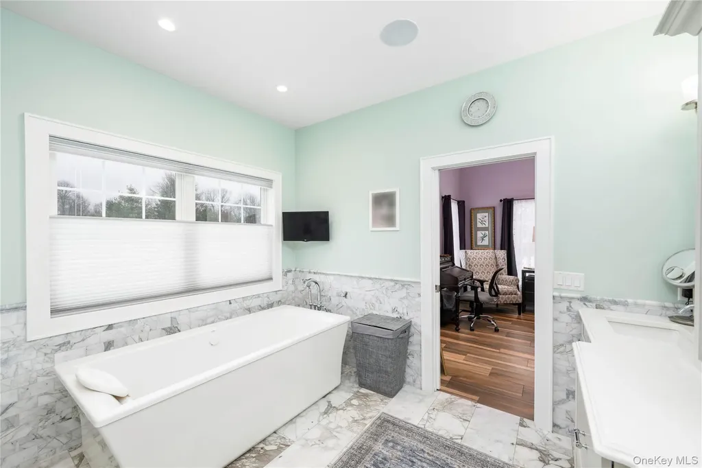 1016 Forest Glen New Windsor NY 12553