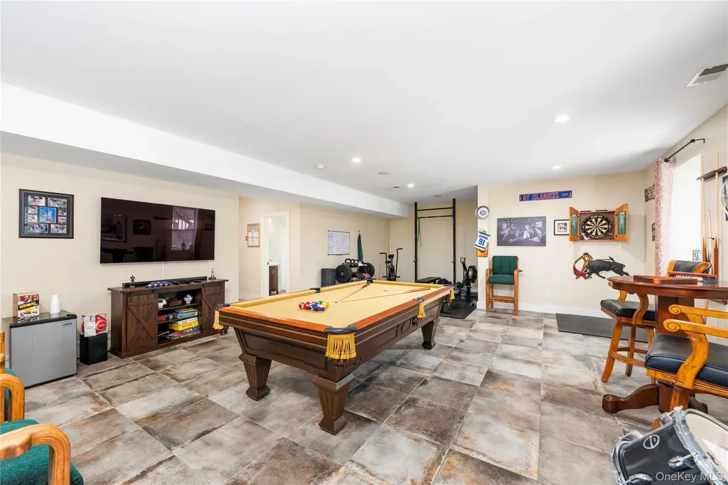 1016 Forest Glen New Windsor NY 12553