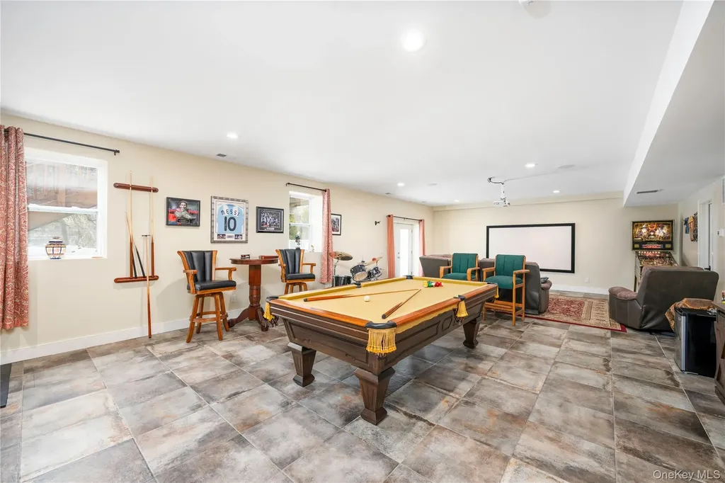 1016 Forest Glen New Windsor NY 12553
