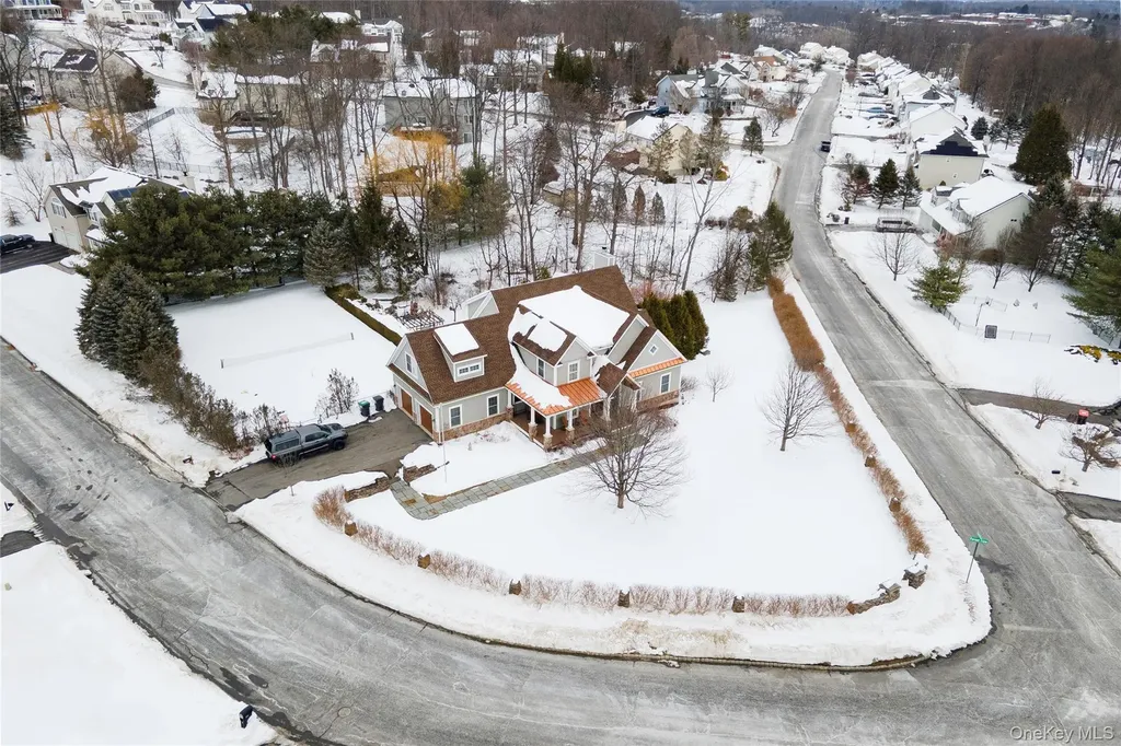 1016 Forest Glen New Windsor NY 12553