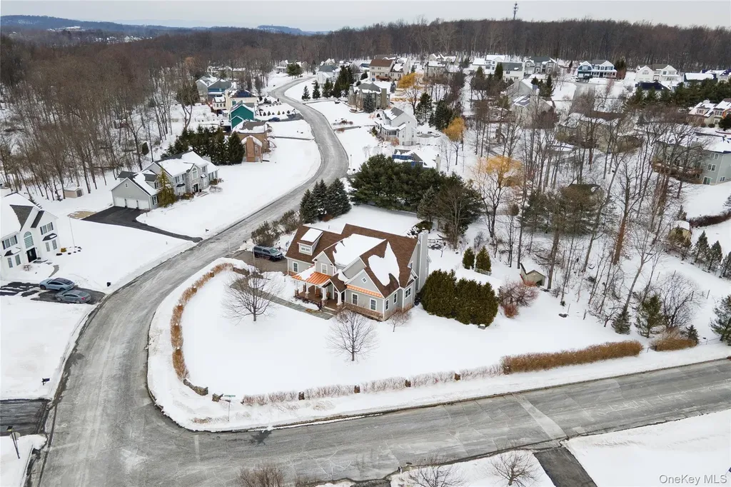 1016 Forest Glen New Windsor NY 12553