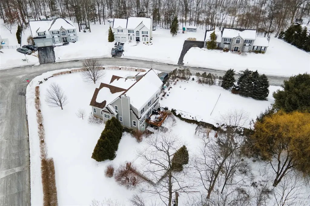1016 Forest Glen New Windsor NY 12553