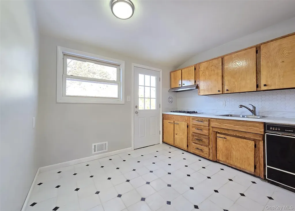 19 University Drive Ronkonkoma NY 11779