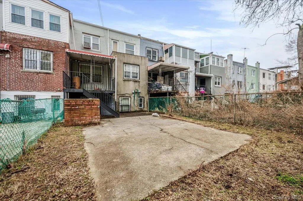3304 Bouck Avenue Bronx NY 10469