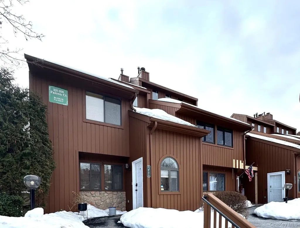 211 Falcon Court Poughkeepsie NY 12603