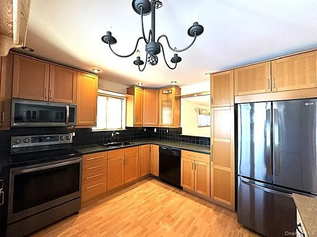 211 Falcon Court Poughkeepsie NY 12603