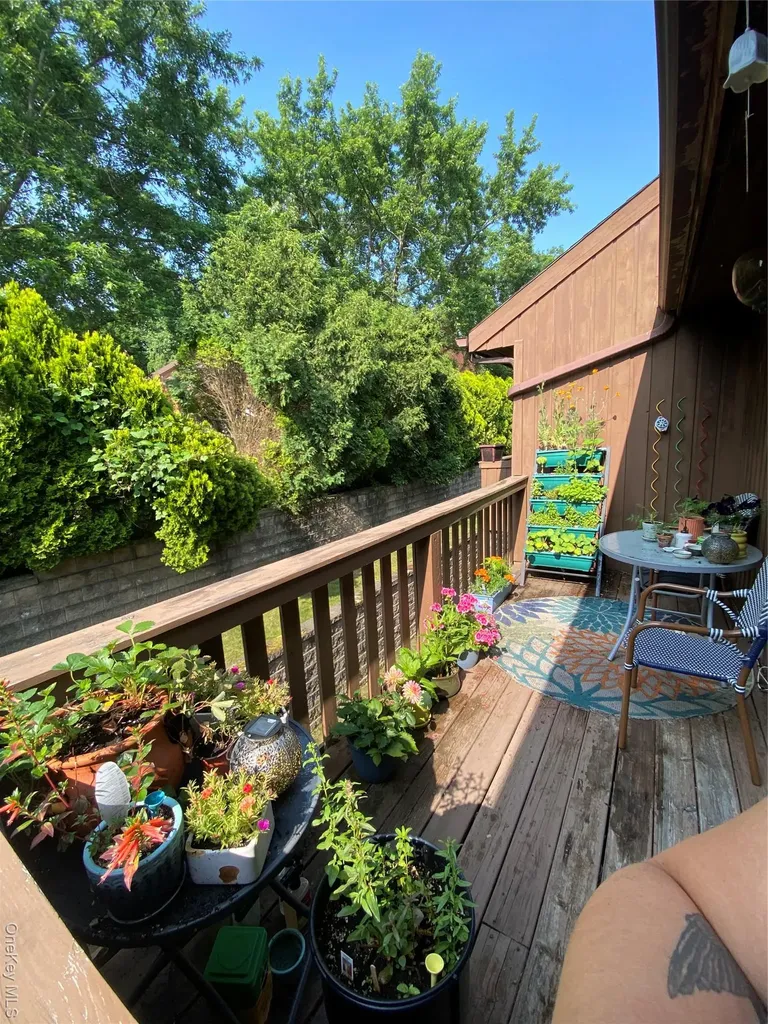 211 Falcon Court Poughkeepsie NY 12603