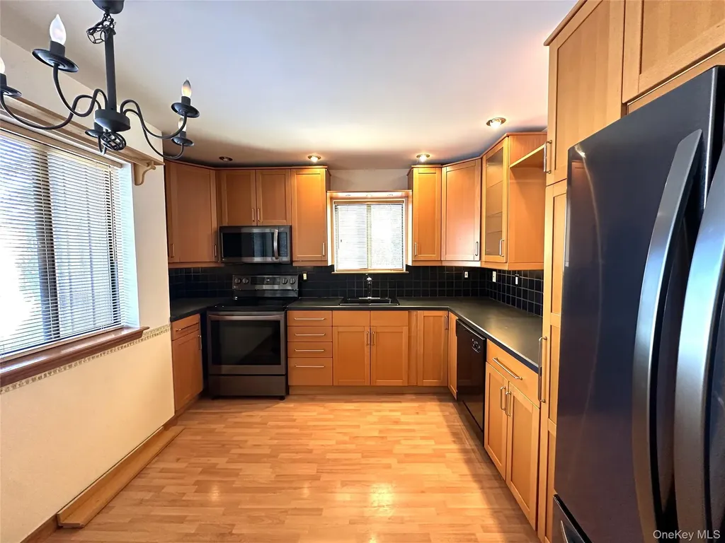211 Falcon Court Poughkeepsie NY 12603