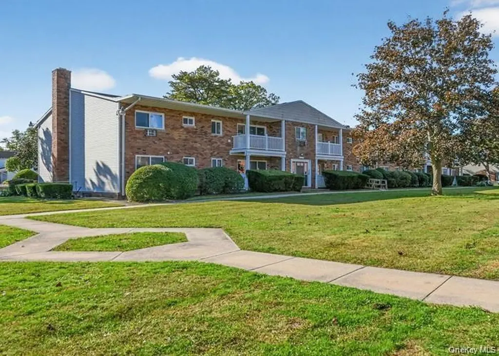 71 Adams Road Central Islip NY 11722