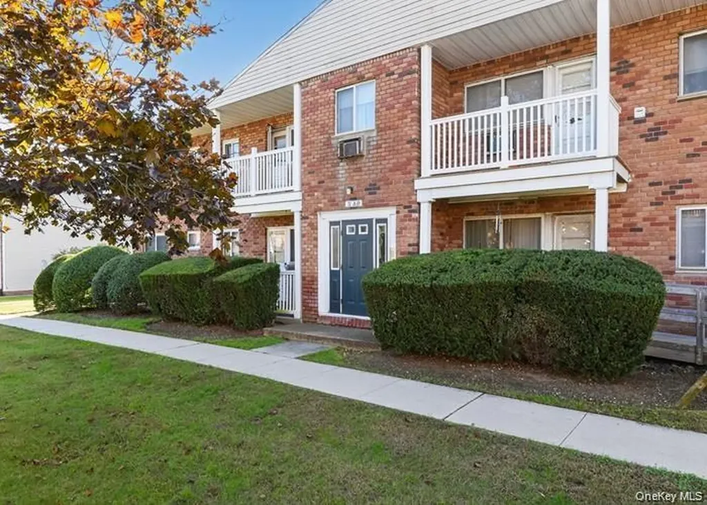 71 Adams Road Central Islip NY 11722