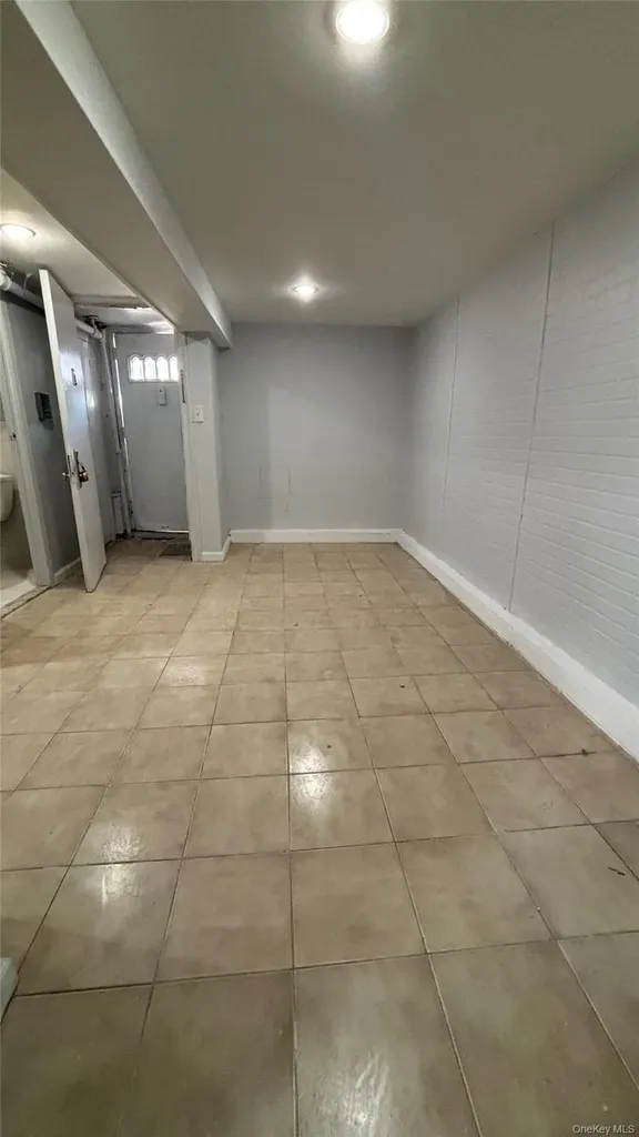 1527 E 172nd Street Bronx NY 10472