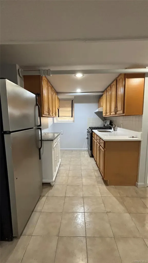 1527 E 172nd Street Bronx NY 10472
