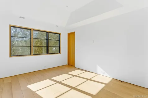 50 Tuckahoe Lane Southampton NY 11968