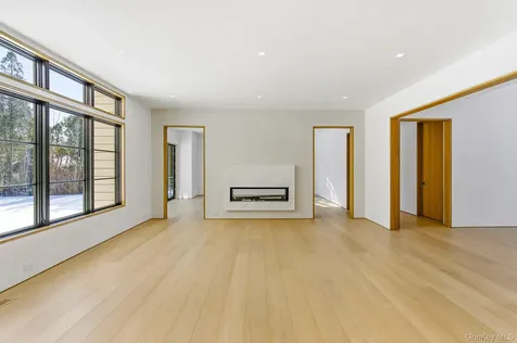 50 Tuckahoe Lane Southampton NY 11968