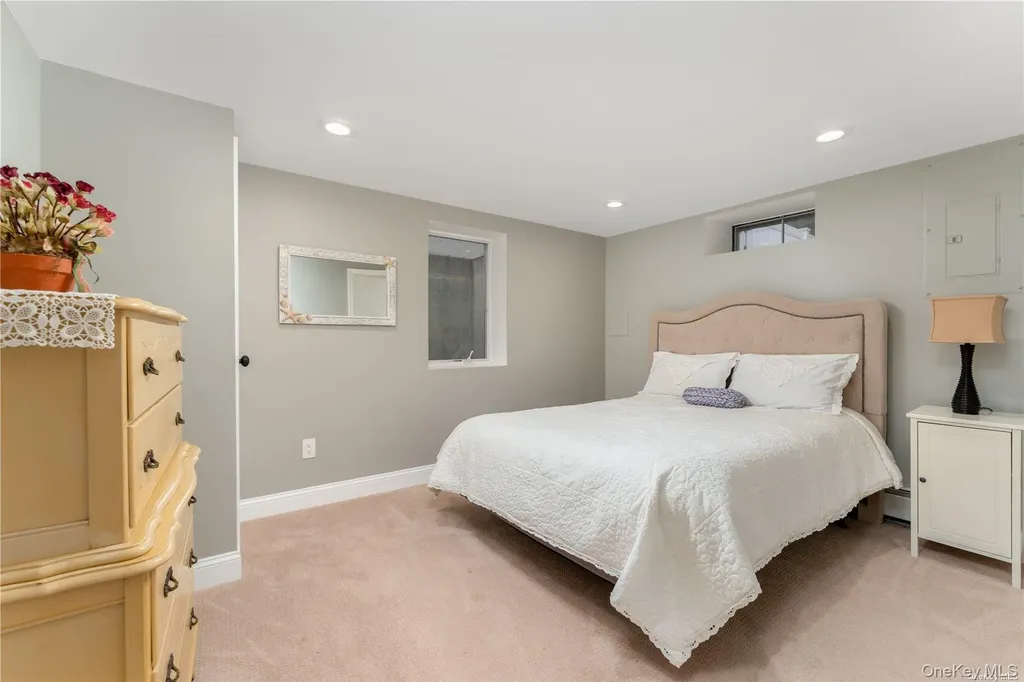 8 Wakeman Court Hampton Bays NY 11946