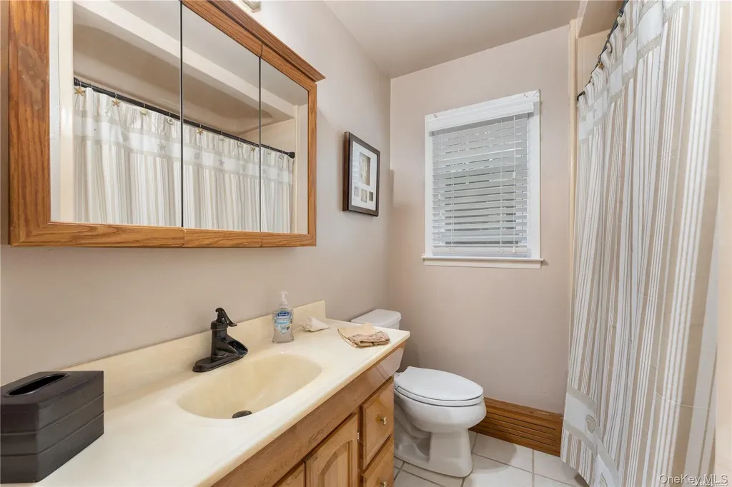 8 Wakeman Court Hampton Bays NY 11946