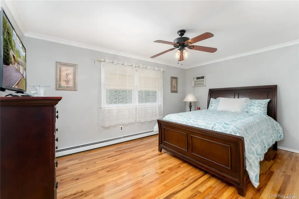8 Wakeman Court Hampton Bays NY 11946