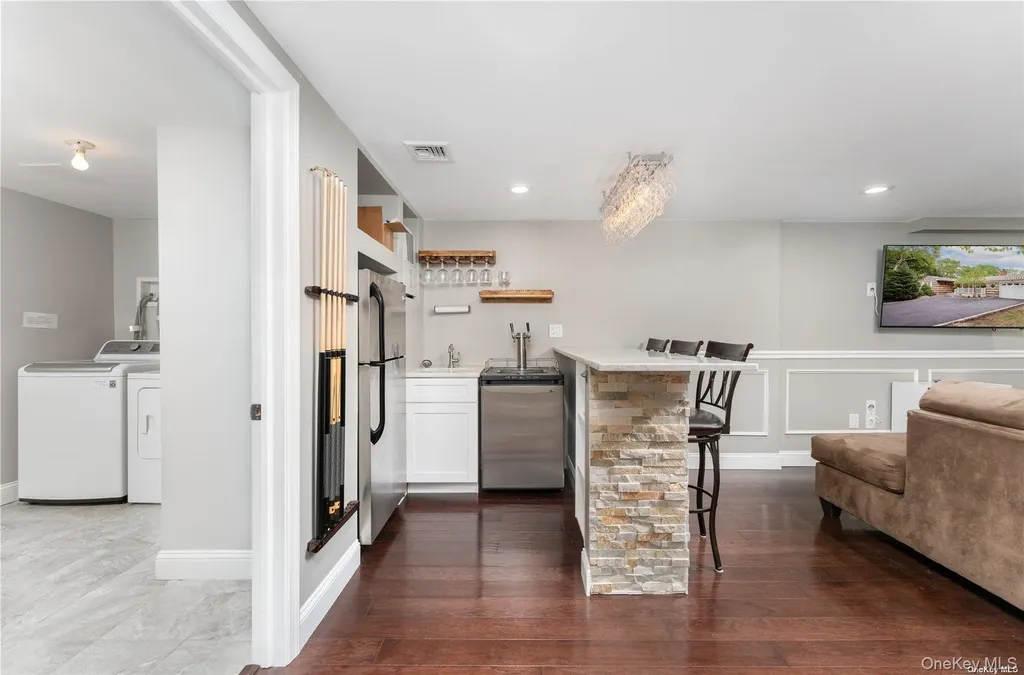 8 Wakeman Court Hampton Bays NY 11946