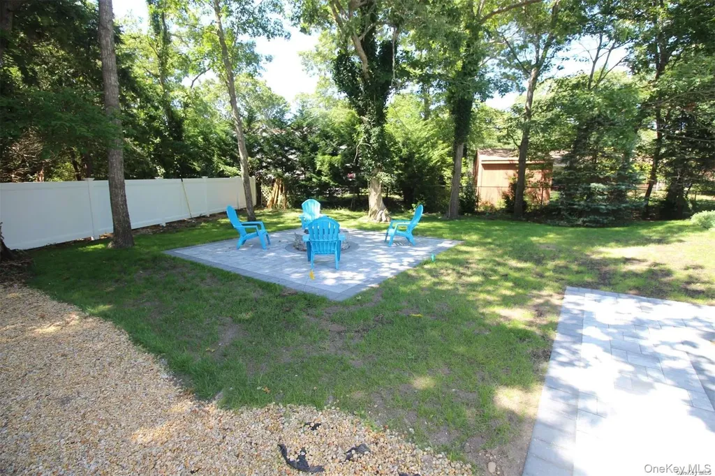 8 Wakeman Court Hampton Bays NY 11946