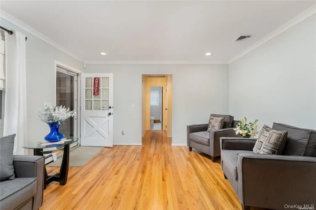 8 Wakeman Court Hampton Bays NY 11946