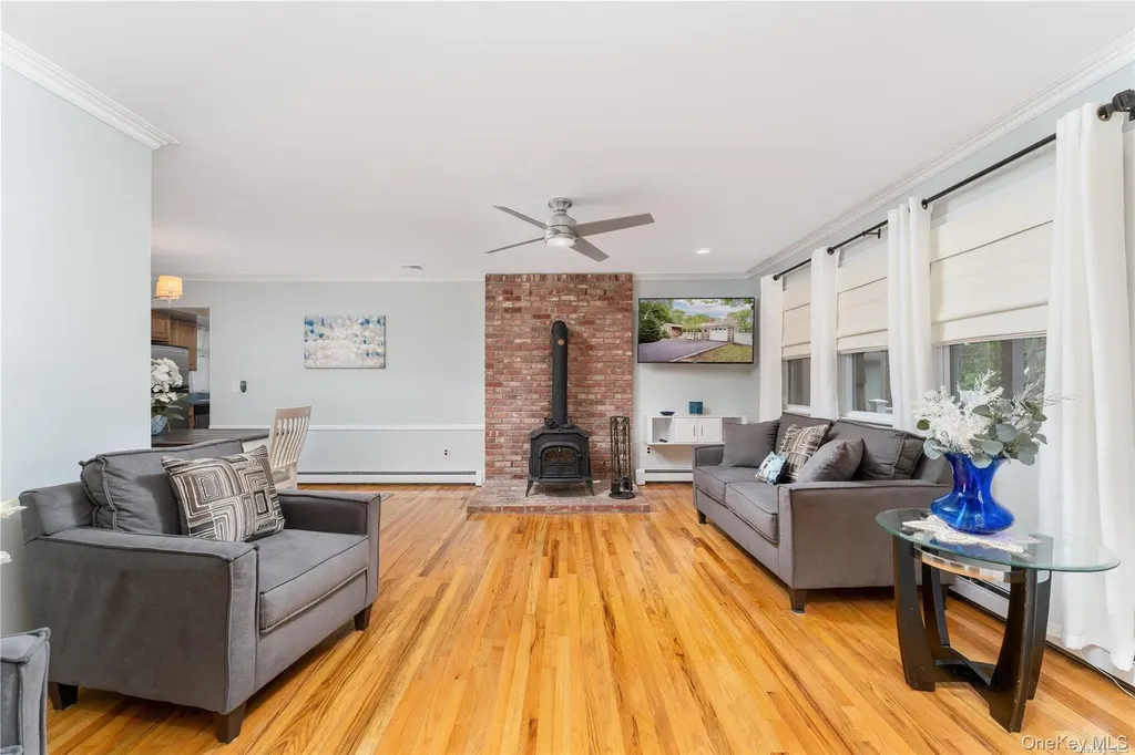 8 Wakeman Court Hampton Bays NY 11946