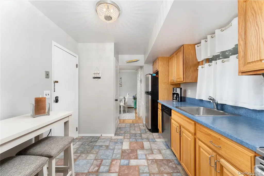8 Wakeman Court Hampton Bays NY 11946