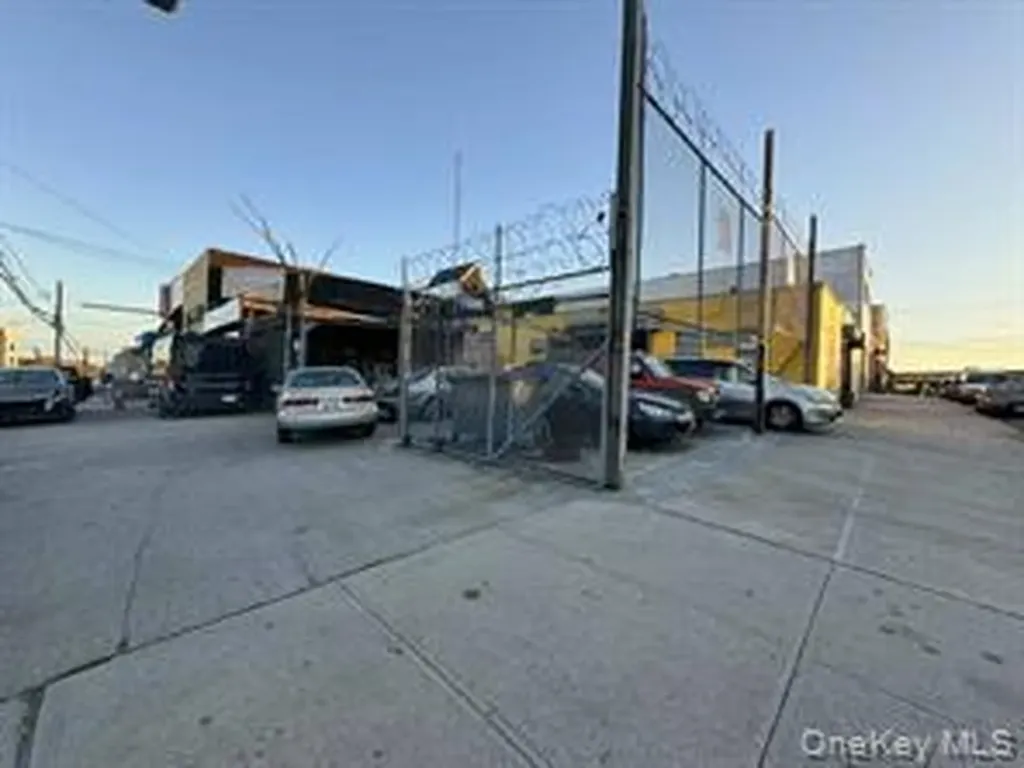 49-04 25th Avenue Astoria NY 11377