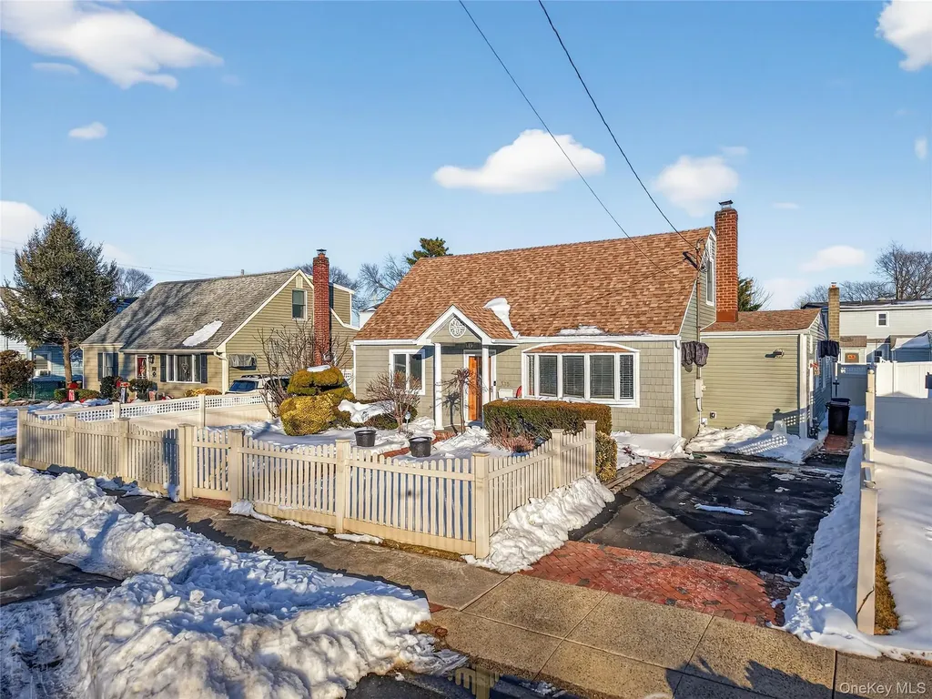 3351 4th Street Oceanside NY 11572