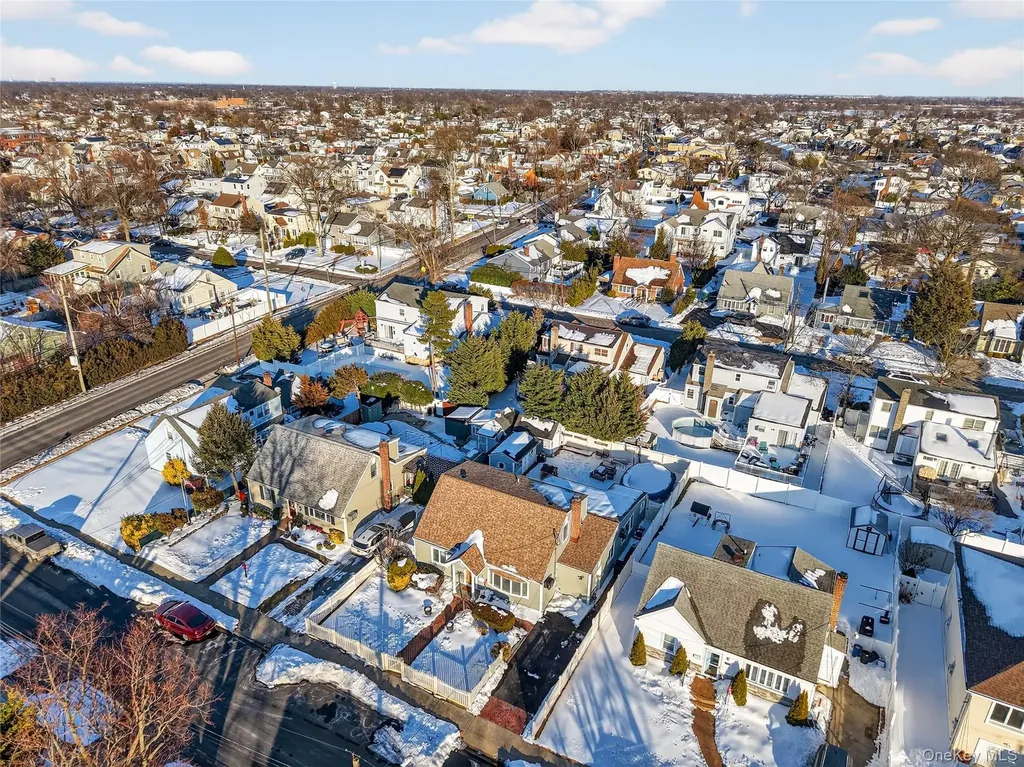 3351 4th Street Oceanside NY 11572